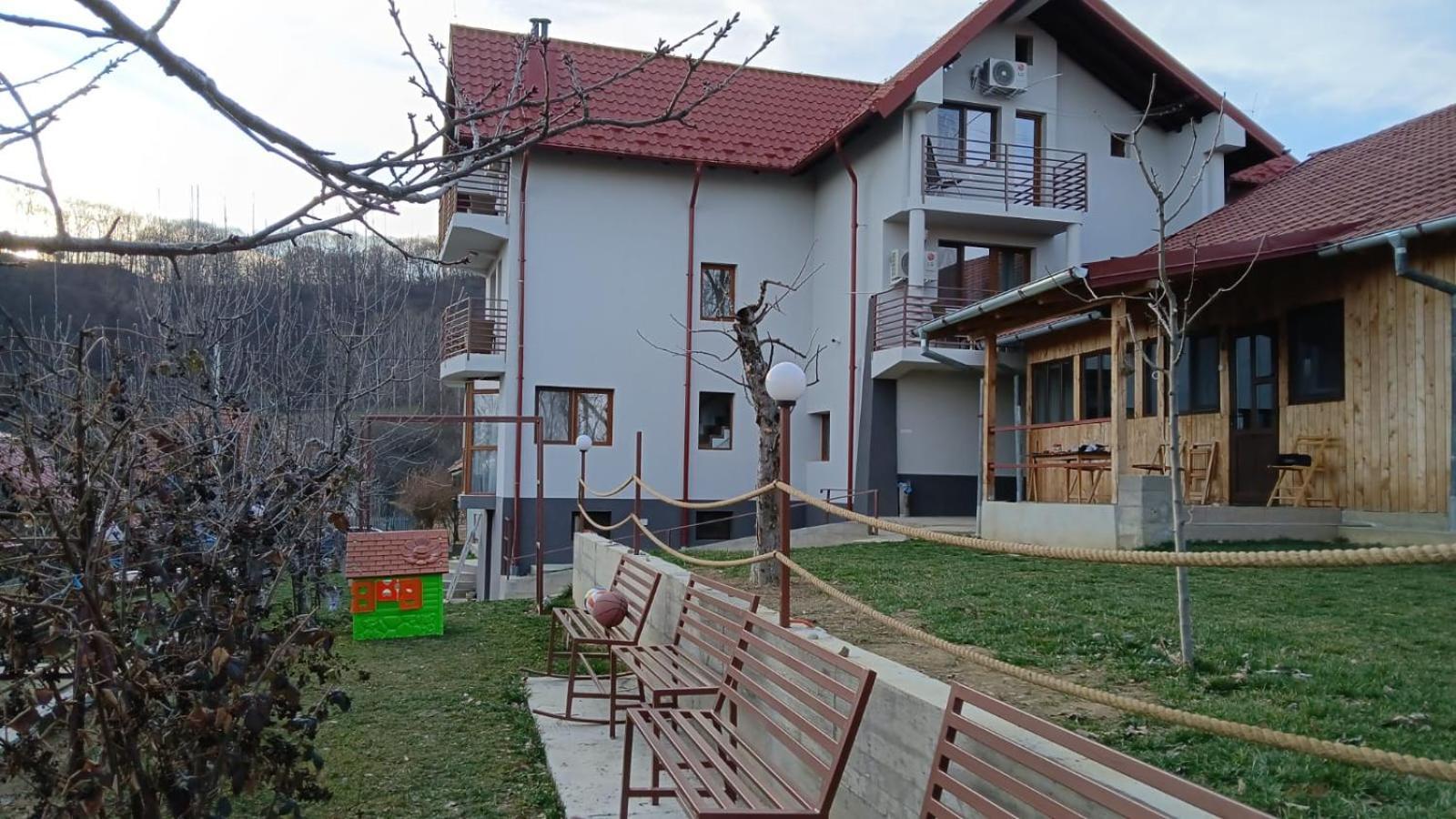 Perla Argesului, Ciubar, Piscina, Lift, Gratar, Cabana, Pensiuni, Hotel Cazare Transfagarasan Curtea De Arges Albestii de Arges Buitenkant foto