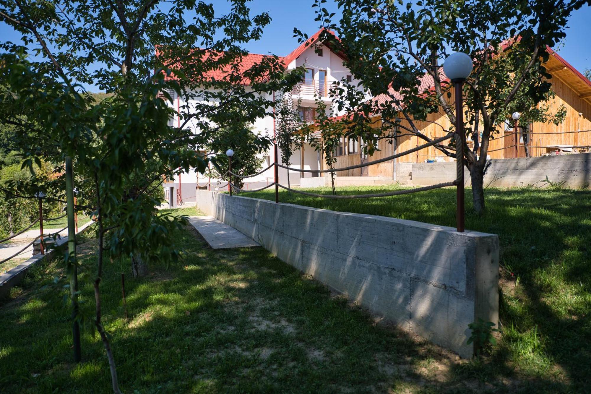 Perla Argesului, Ciubar, Piscina, Lift, Gratar, Cabana, Pensiuni, Hotel Cazare Transfagarasan Curtea De Arges Albestii de Arges Buitenkant foto