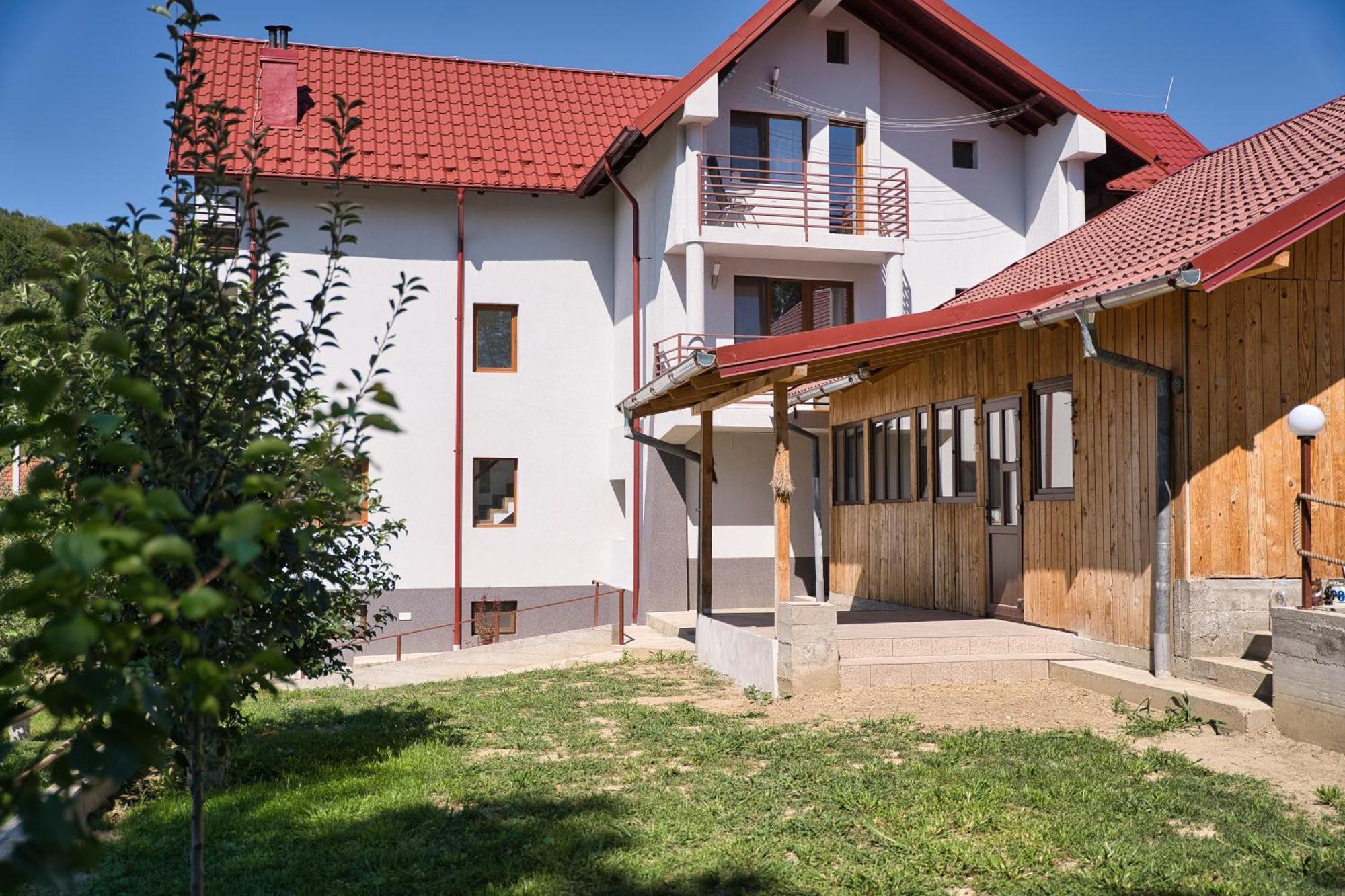 Perla Argesului, Ciubar, Piscina, Lift, Gratar, Cabana, Pensiuni, Hotel Cazare Transfagarasan Curtea De Arges Albestii de Arges Buitenkant foto